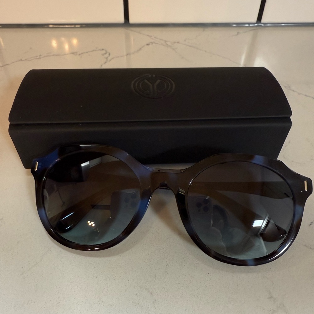 Stylish Black/blue tortoise Sunglasses